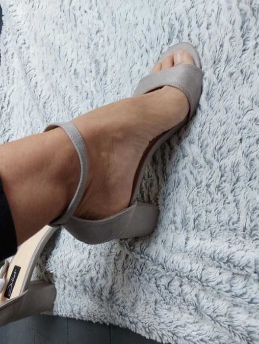 Liliowe sandalki niski obcas 39