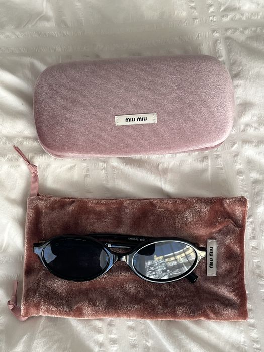 Óculos de Sol Pretos Miu Miu