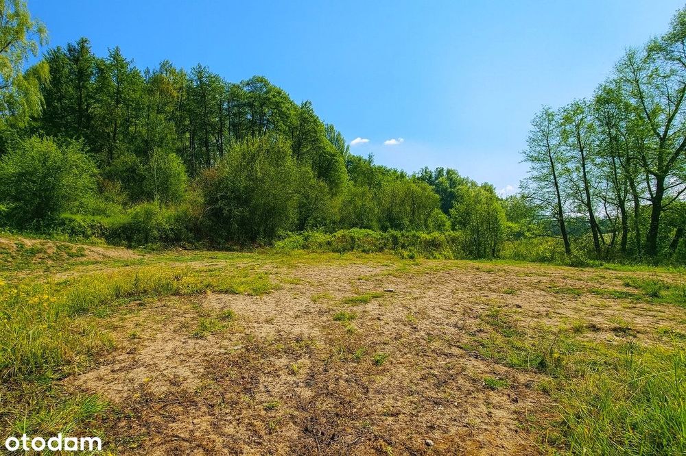 Pięknie położona działka w otulinie lasu w cichej okolicy nad rzeką.
