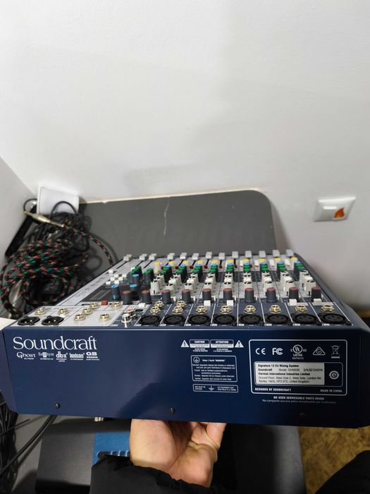 Soundcraft signature 12 em ótimo estado