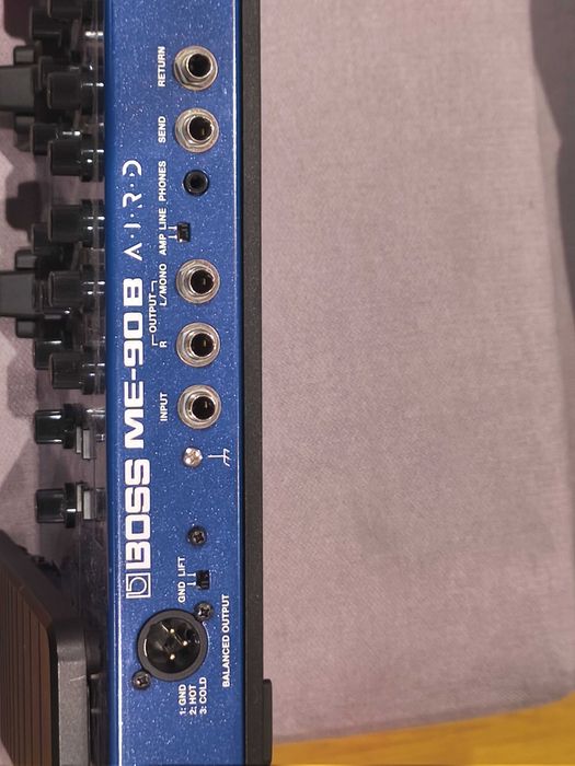 Baixos BOSS ME-90B BASS MULTI-EFFECTS Muti-FX para Baixo 8-Footswitches