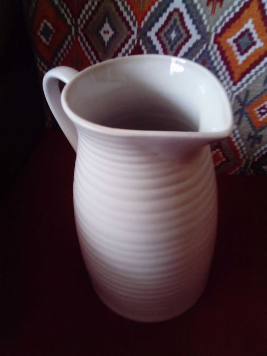 ładny dzban firmy Duka