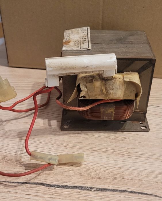 Używany transformator Deawoo Electronics R1S58A 230V z mikrofalówki