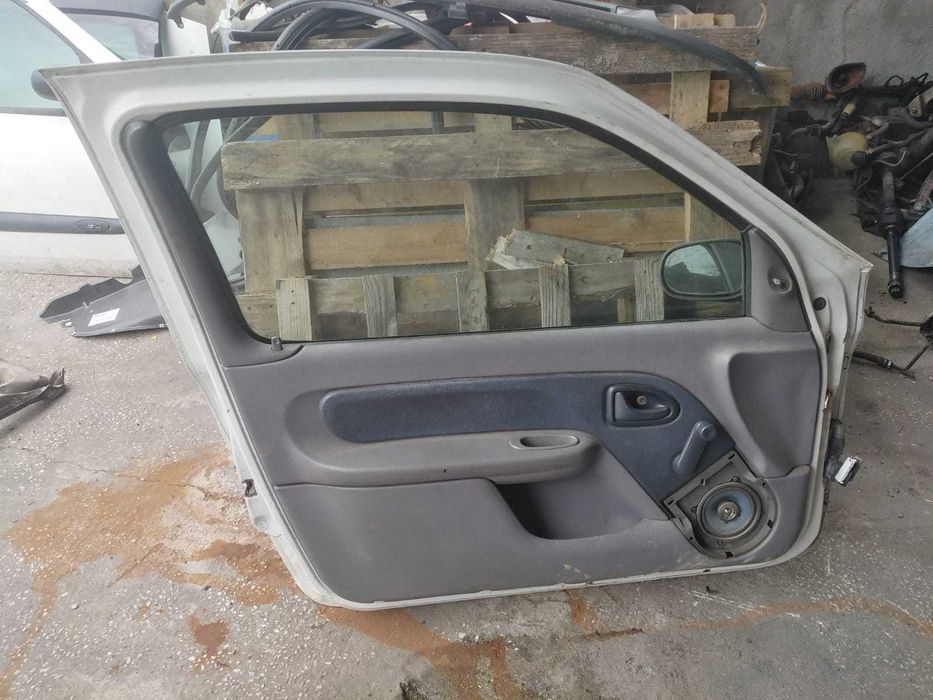Porta Frente Esquerda Renault Clio II Fase I 1.9D