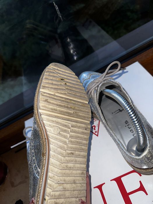 Srebrne trampki oksfordki buty 37 Tamaris