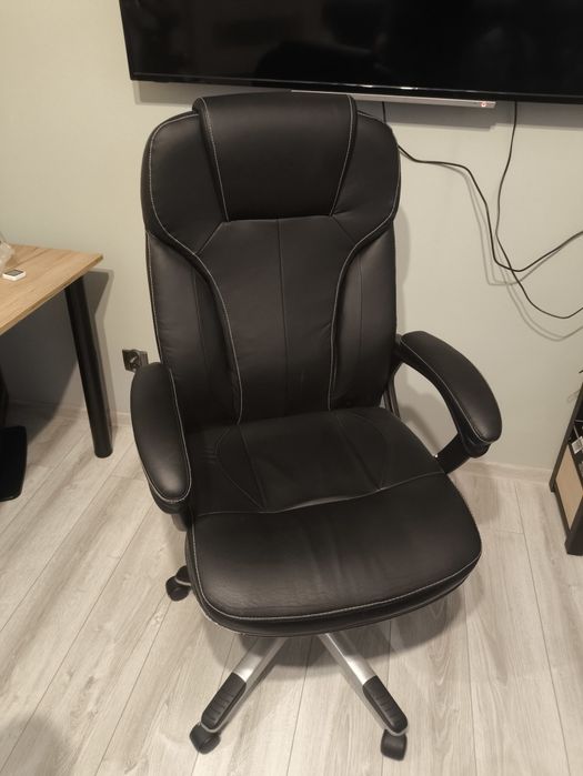 Fotel obrotowy stan idealny