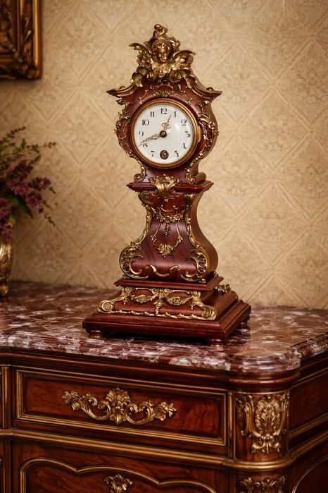 Часы настенные, каминные, старинные.