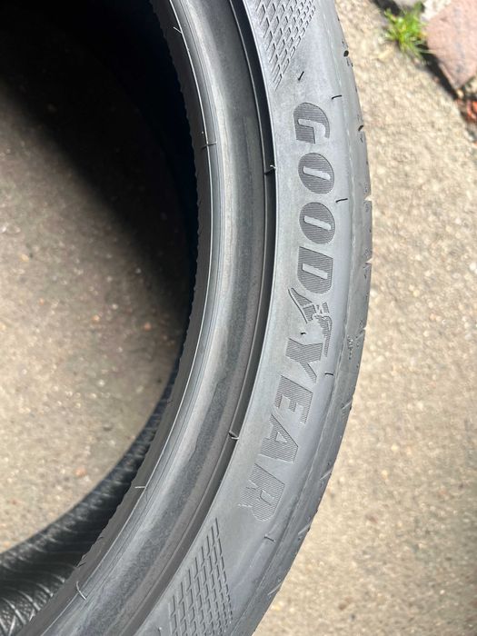 Opona Goodyear 225/40R19 demo