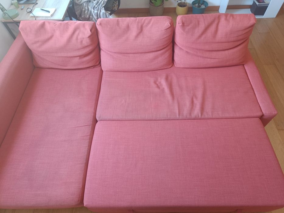 Sofá-cama vermelho Friheten (IKEA)