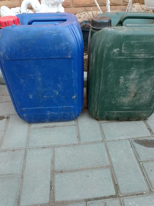 Канистры, бочки пластиковые 20 и 50л.