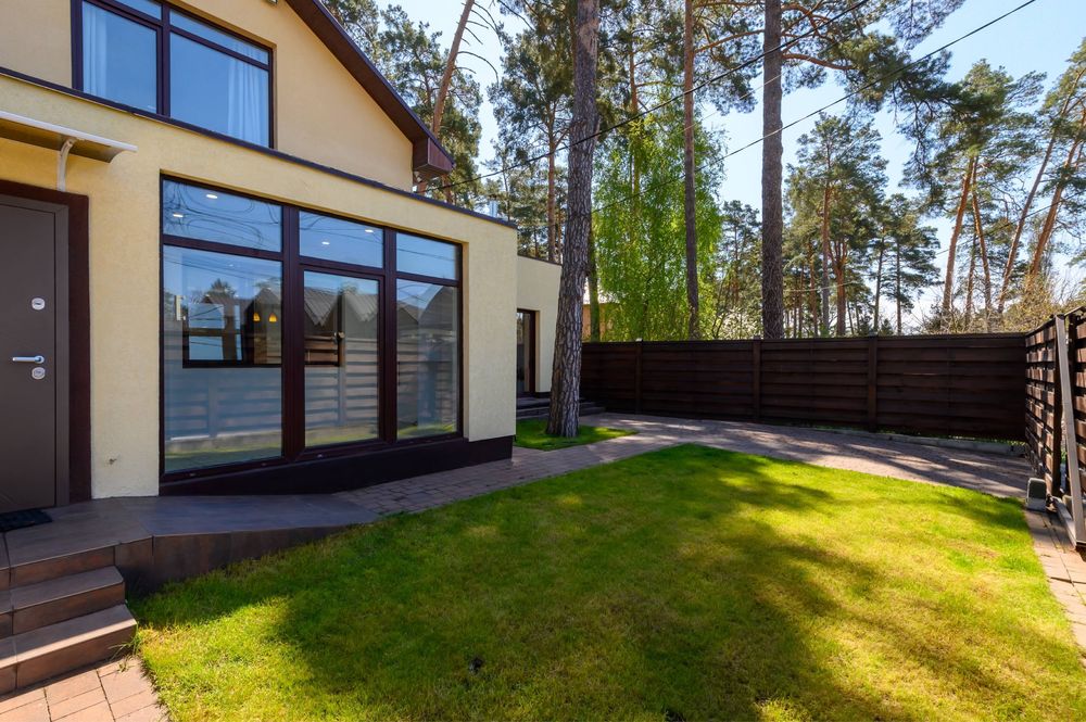 Квадрохаус 120 м² у Бучі, вул. Революції — $152 000. Індивідуальне газове опалення, тепла підлога, мансарда. Зроблено Якісний Ремонт.