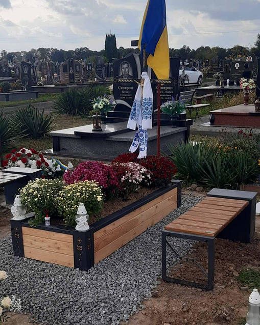 Надгробок дерев'яний, доставка по Україні із заводу