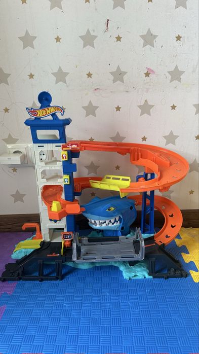Трек hot wheels акула