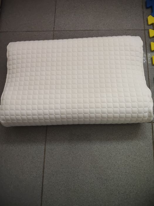 almofada ergonómica em perfeito estado  Ikea