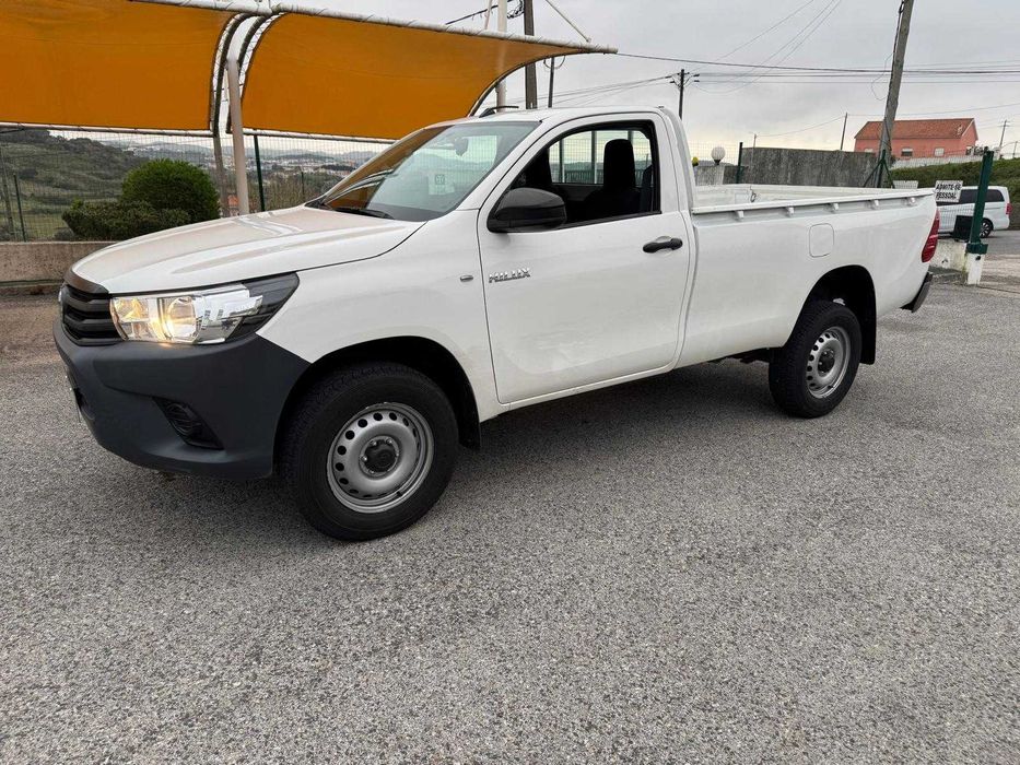 Toyota Hilux com Plataforma Elevatória até 30mts