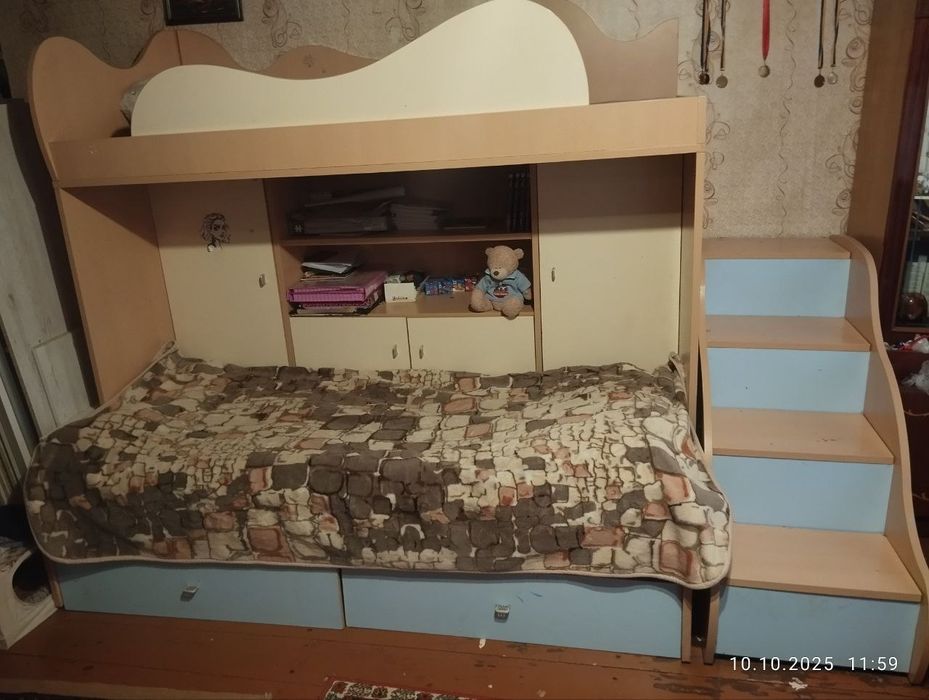 Двоповерхове ліжко