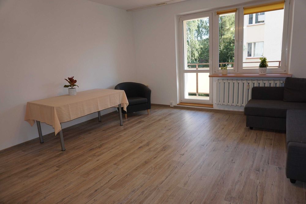 Kabaty – 42 m² | duży pokój 25 m² | oddzielna kuchnia | balkon | metro | pełna własność
