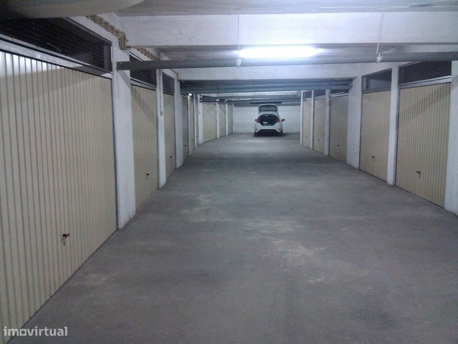 Garagem nova no Alto do Seixalinho