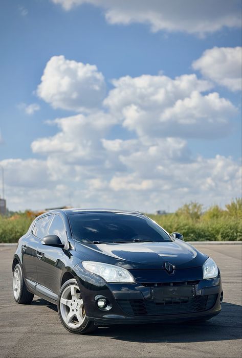 Renault Megane III 2011  | 1.6 бензин | 211 тис.км |