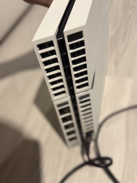 Продам консоль PS 4