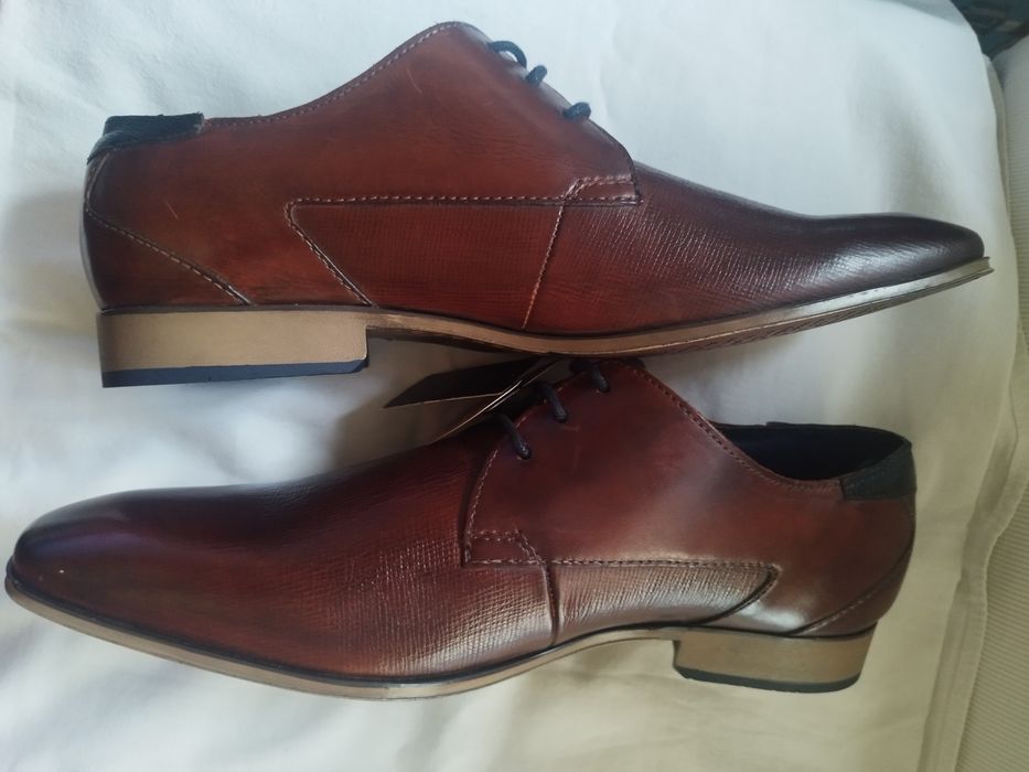 Buty ze skóry Bugatti .