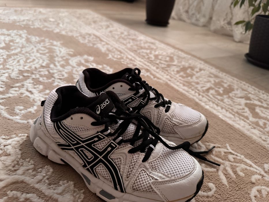 Кросівки  Asics,  устілка 23,5