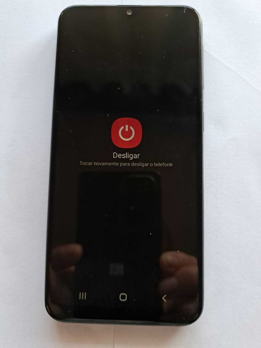 Vendo telemóvel Samsung Galaxy A20e de 32GB, em estado irrepreensível.