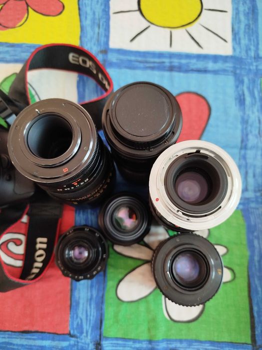 Aparat Canon 600D i obiektywy.