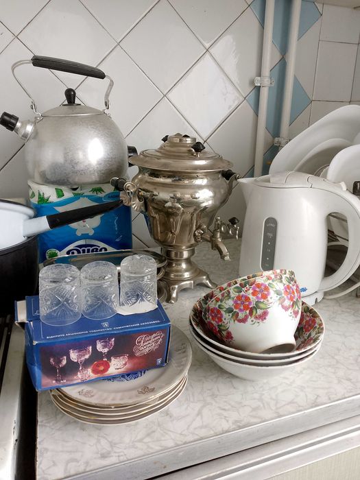 Продам новую посуду, самовар, хрусталь, чайник, чашки