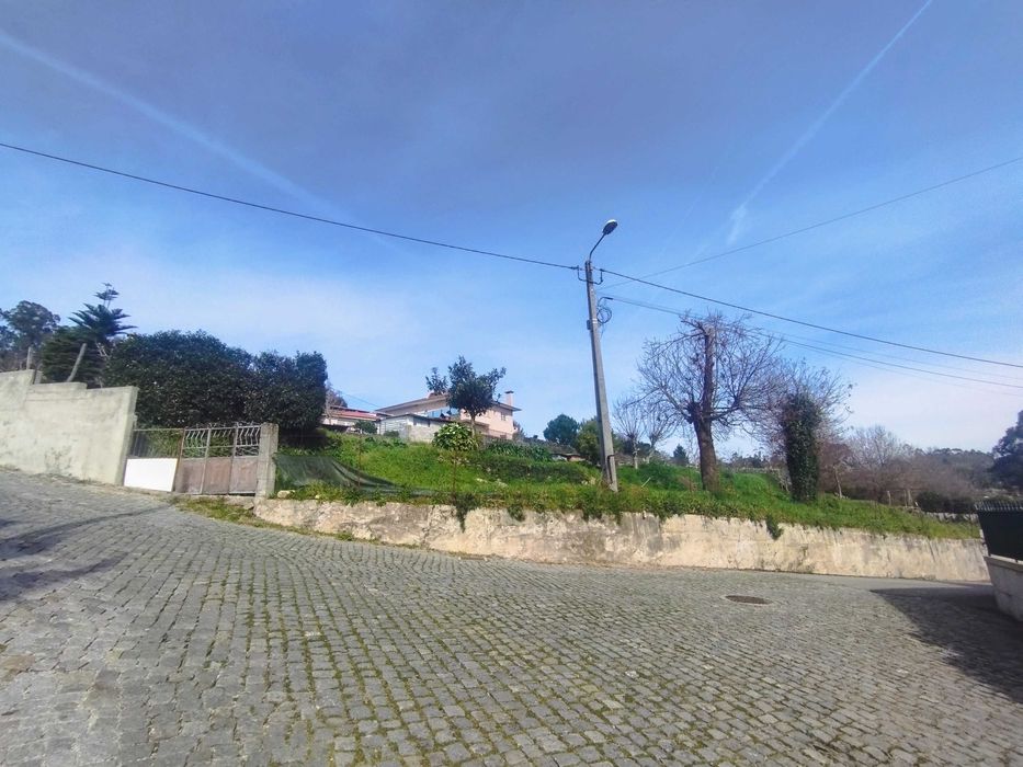 Vendo terreno com possibilidade de construção