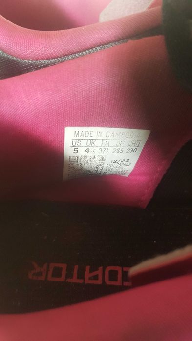 Czarno różowe buty piłkarskie/ Adidas Predator, rozmiar 36