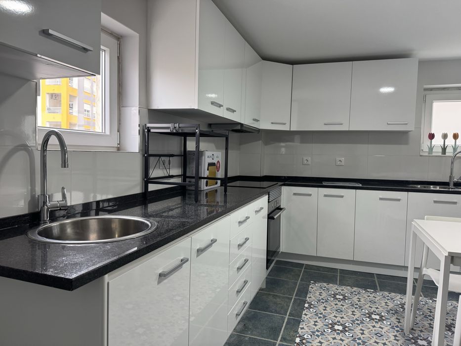 Almada quarto (a 300m da fertagus)(15 minutos de Lisboa)