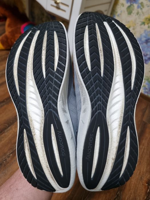 Оригінал 100% чоловічі кросівки saucony triumph 22  eur 46