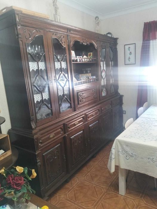 Móvel de sala / cristaleira grande em madeira – excelente estado