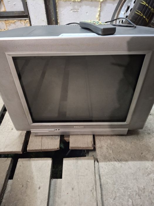 Телевизор на пульту