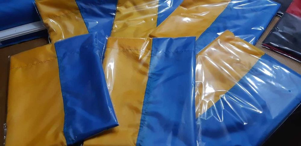 Прапор України 140×90 (нейлон) під древко/люверси