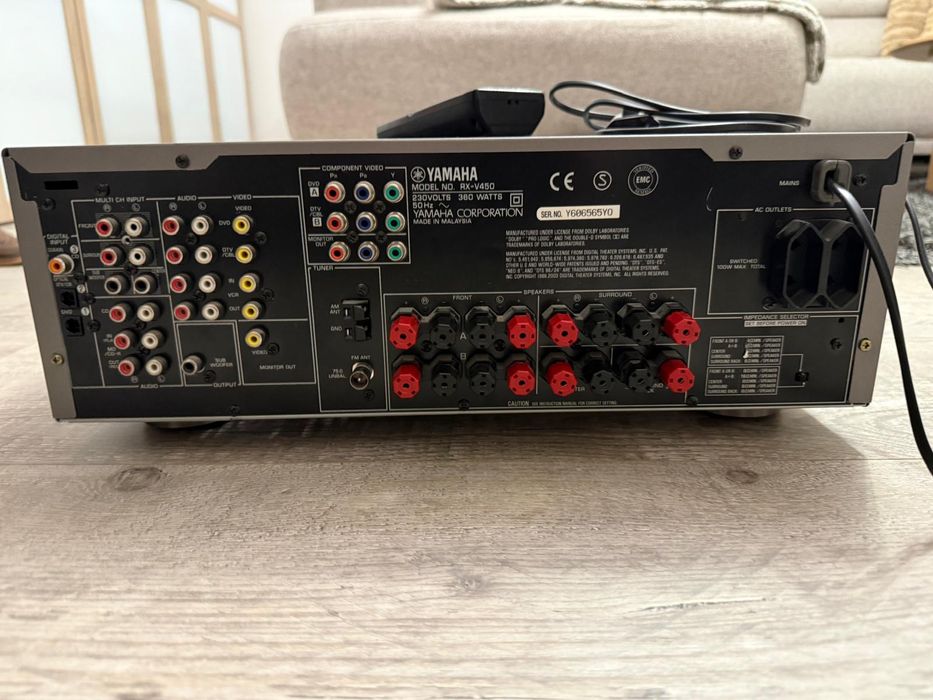 Amplituner Yamaha  Rx-v 450 i zestaw głośników Eltax Universe.