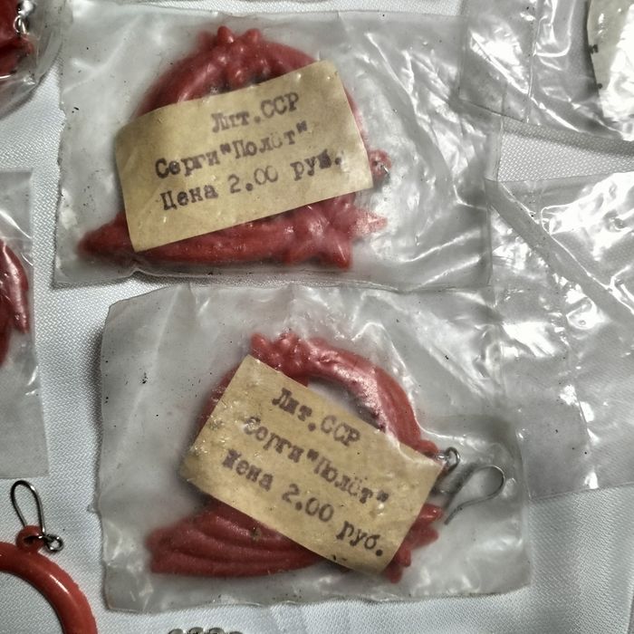 Серьги винтаж СССР, Лит. ССР, модели Звезда и Полет, пластик, новые с бирками.