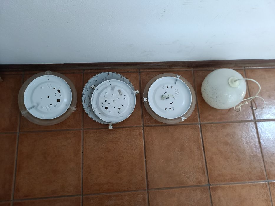 Candeeiros de tecto.