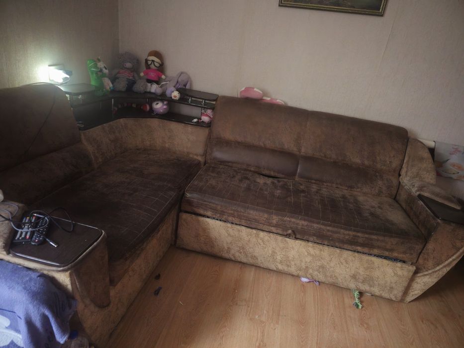 Продам диван угловой шикарный...