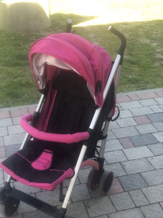 Каляска для дівчинки