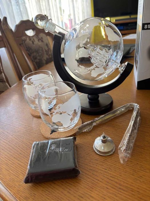 Elegancka karafka do whisky globus + 2 szklanki zestaw prezentowy
