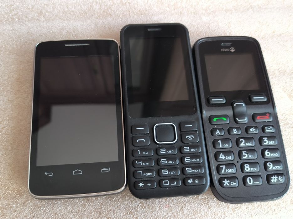 Смартфон Motorola C + мобільні телефони