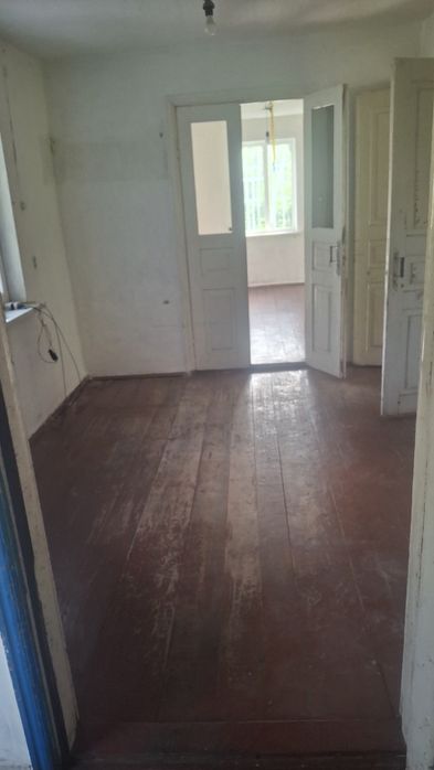продам будинок  в селі. Новоселиця