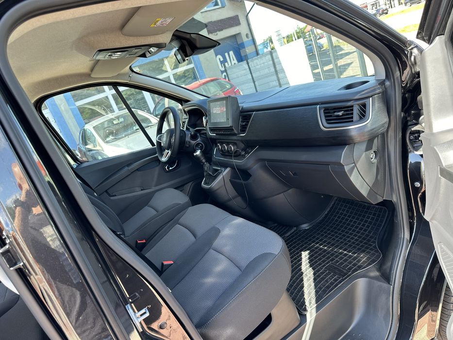 Wynajem Bus 9- osobowy. Renault Trafic 2,0 Dci Moc 150 KM. 2024 rok