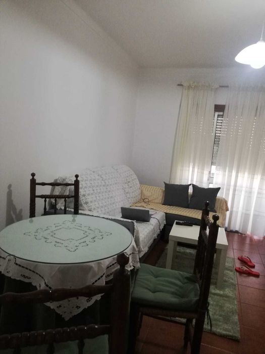 Arrenda-se quarto em T2 totalmente mobilado - Guarda