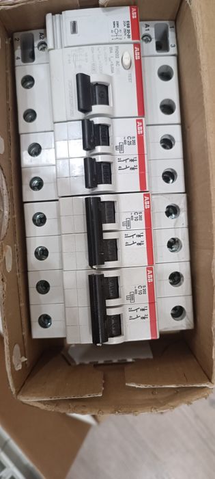 Защитные  автоматы  АВВ и  Etimat (poland).  Разные модели.