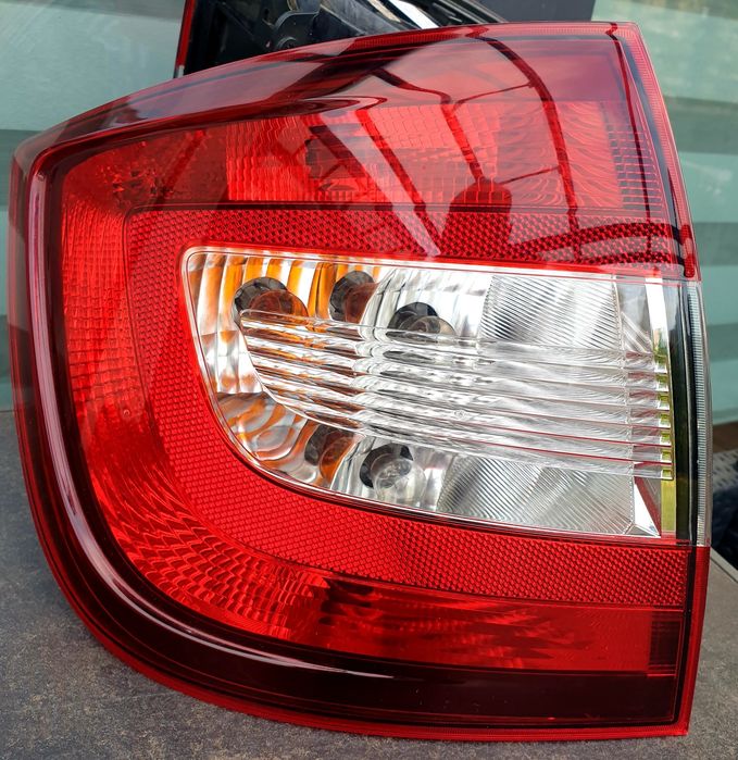 OKAZJA lampa tył lewy  prawy skoda Rapid litfback  lift 2019 PILNE