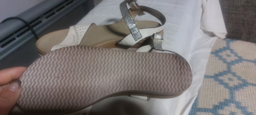 2pares de sandálias 37