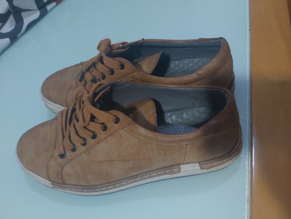 Sapatilhas de homem tamanho 43